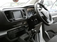 USED 2022 72 TOYOTA PROACE VERSO 1.5D Shuttle Medium MPV 5dr Diesel Manual MWB Euro 6 (s/s) (9 Seat) (120 ps) 9 SEAT SAT NAV BLUETOOTH PARKING SENSORS 1 OWNER SERVICE HISTORY TOYOTA WARRANTY TILL OCT 2032