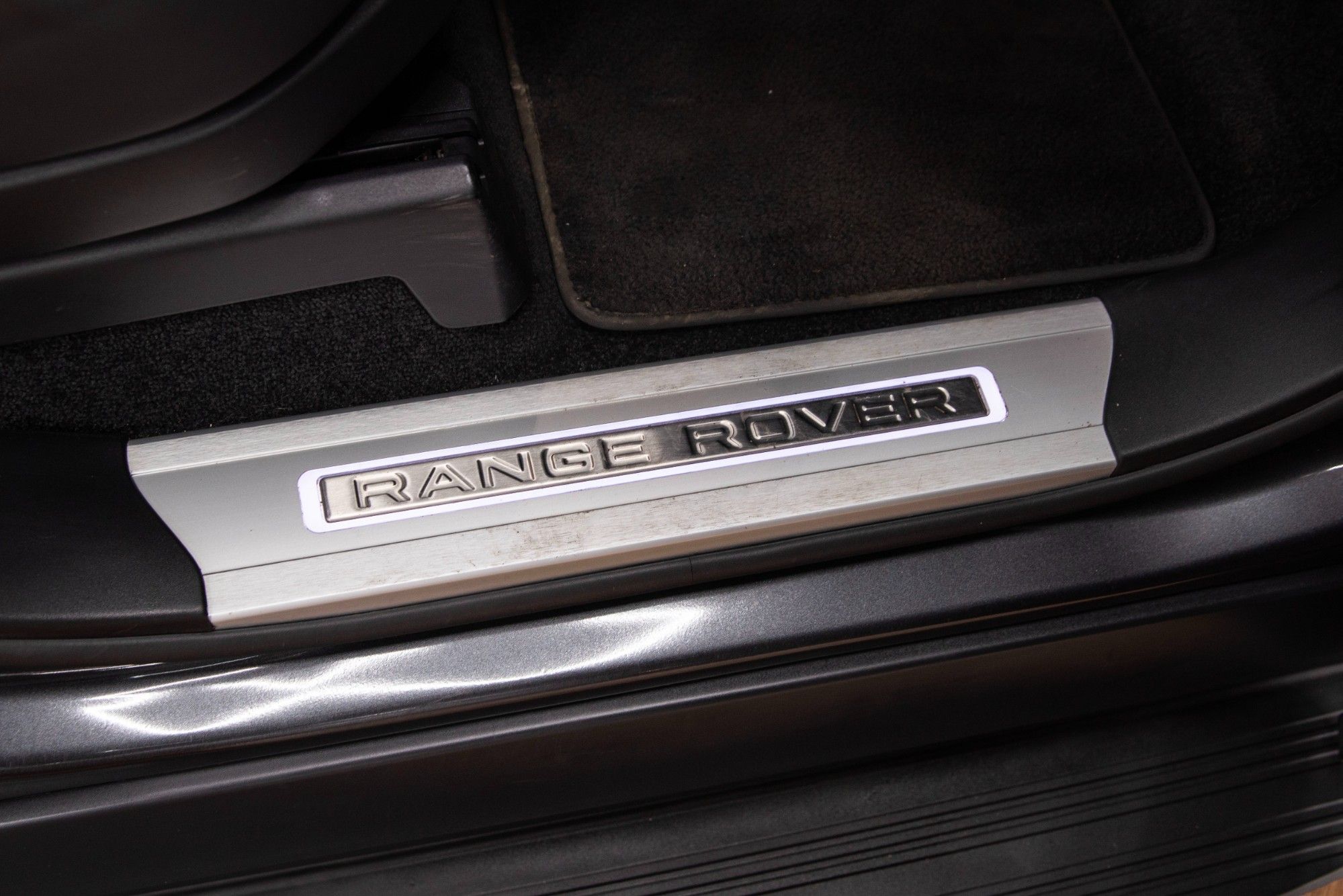 USED 2021 LAND ROVER RANGE ROVER 2.0 P400e Westminster Black Petrol Plug-in Hybrid 