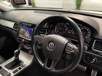 USED 2014 64 VOLKSWAGEN TOUAREG 3.0 TDI V6 BlueMotion Tech R-Line SUV 5dr Diesel Tiptronic 4WD Euro 5 (s/s) (245 ps) PAN ROOF+20"ALLOYS+MEMORY PACK