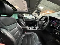 USED 2014 64 VOLKSWAGEN TOUAREG 3.0 TDI V6 BlueMotion Tech R-Line SUV 5dr Diesel Tiptronic 4WD Euro 5 (s/s) (245 ps) PAN ROOF+20"ALLOYS+MEMORY PACK
