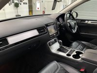 USED 2014 64 VOLKSWAGEN TOUAREG 3.0 TDI V6 BlueMotion Tech R-Line SUV 5dr Diesel Tiptronic 4WD Euro 5 (s/s) (245 ps) PAN ROOF+20"ALLOYS+MEMORY PACK