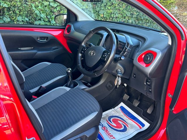 2019 TOYOTA AYGO - Photo 11