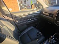 USED 2016 16 MITSUBISHI OUTLANDER 2.0h 12kWh GX4hs SUV 5dr Petrol Plug-in Hybrid CVT 4WD Euro 6 (s/s) (200 ps) Full Main Dealer History Automatic