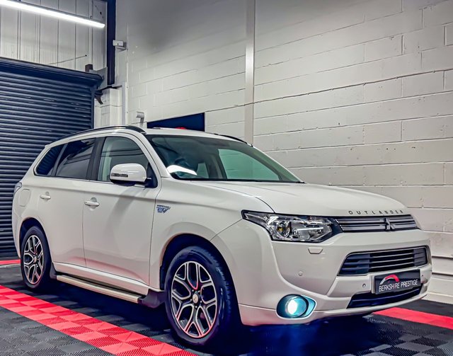2015 15 Mitsubishi Outlander 2.0h 12kWh GX5h SUV 5dr Petrol Plug-in Hybrid CVT 4WD Euro 5 (s/s) (200 ps)