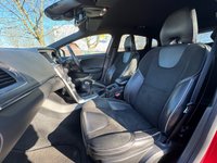 USED 2018 18 VOLVO V40 2.0 D2 R-Design Nav Plus Hatchback 5dr Diesel Manual Euro 6 (s/s) (120 ps) 