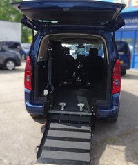 USED 2023 23 VAUXHALL COMBO Life 1.5 Turbo D XL Wheelchair Access WAV 3 seats + Wheelchair Access