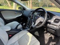 USED 2015 15 VOLVO V40 1.6 D2 SE Lux Nav Hatchback 5dr Diesel Manual Euro 5 (s/s) (115 ps) 
