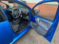 USED 2010 60 TOYOTA AYGO 1.0 VVT-i Blue Hatchback 5dr Petrol Manual Euro 4 (67 bhp) *