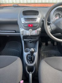 USED 2010 60 TOYOTA AYGO 1.0 VVT-i Blue Hatchback 5dr Petrol Manual Euro 4 (67 bhp) *