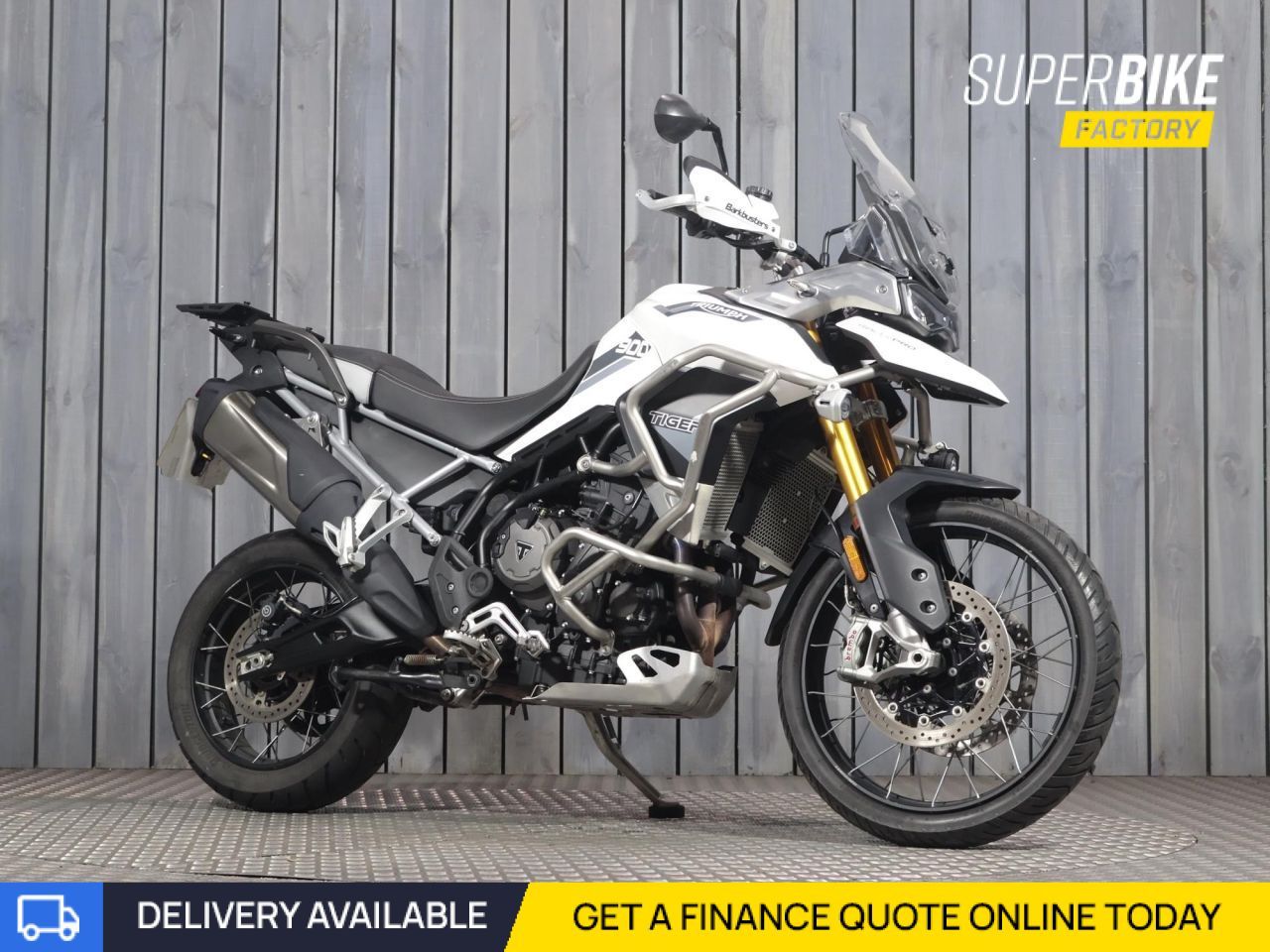 TRIUMPH TIGER 900