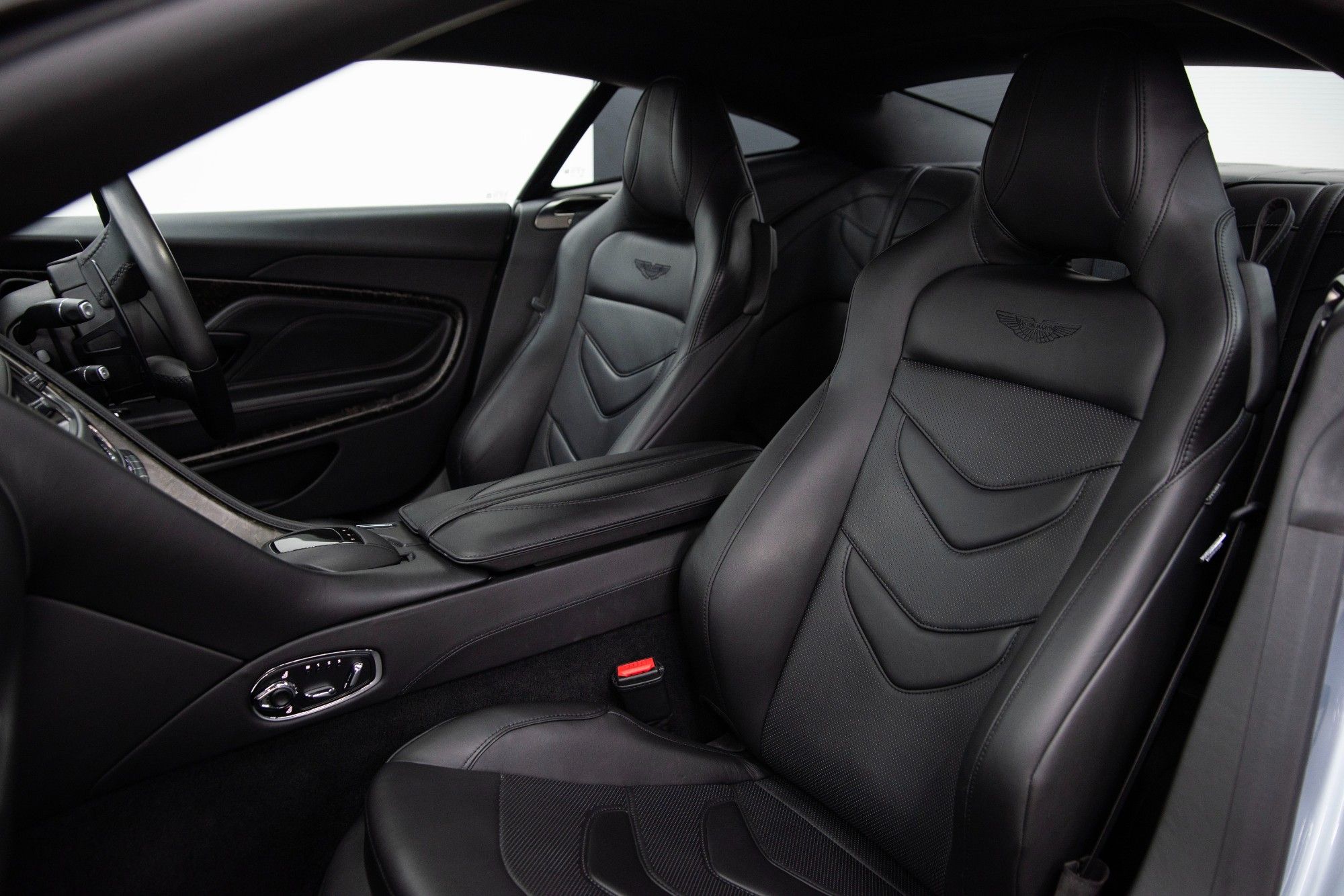 USED 2019 19 ASTON MARTIN DBS 5.2 V12 BiTurbo Superleggera 