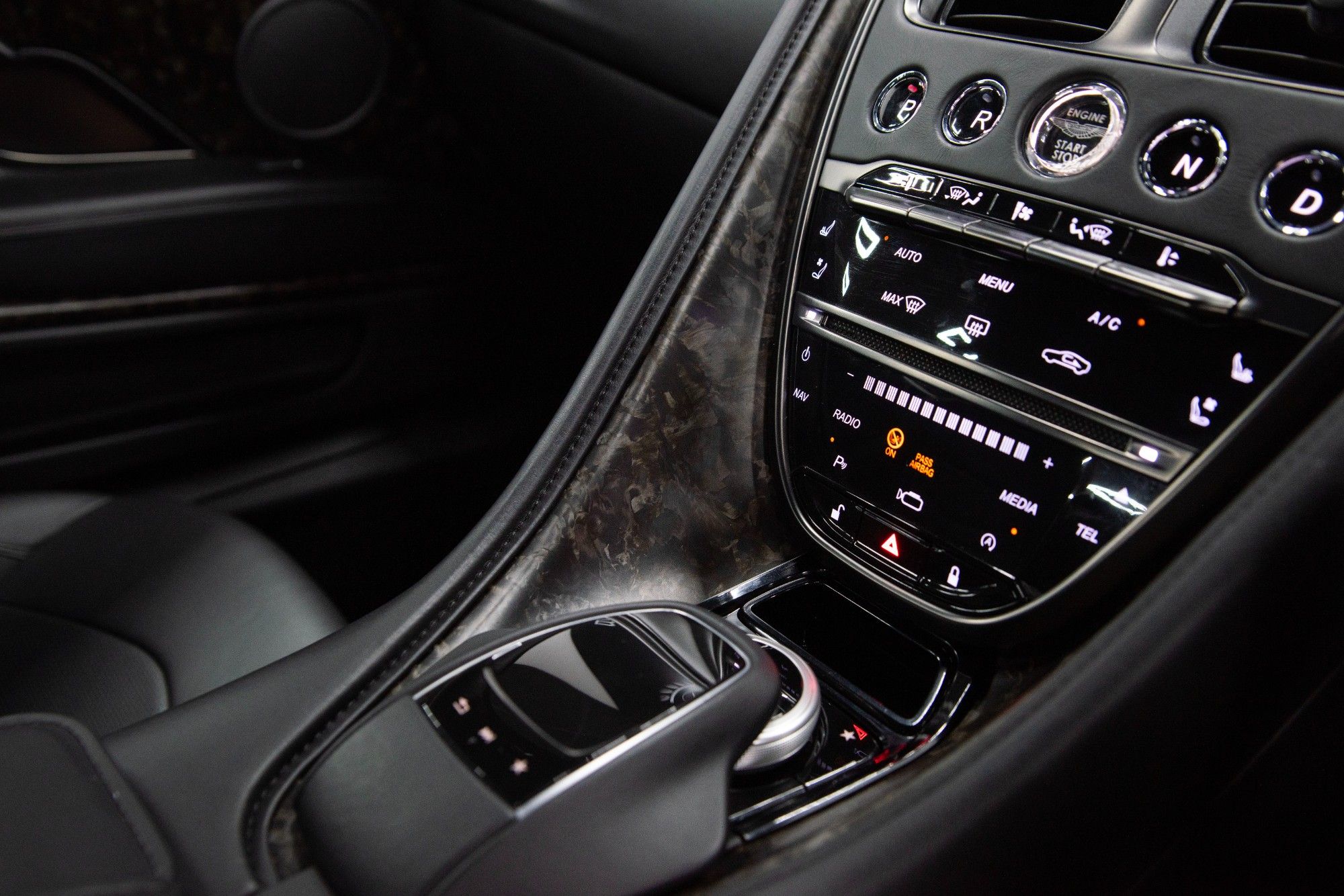 USED 2019 19 ASTON MARTIN DBS 5.2 V12 BiTurbo Superleggera 