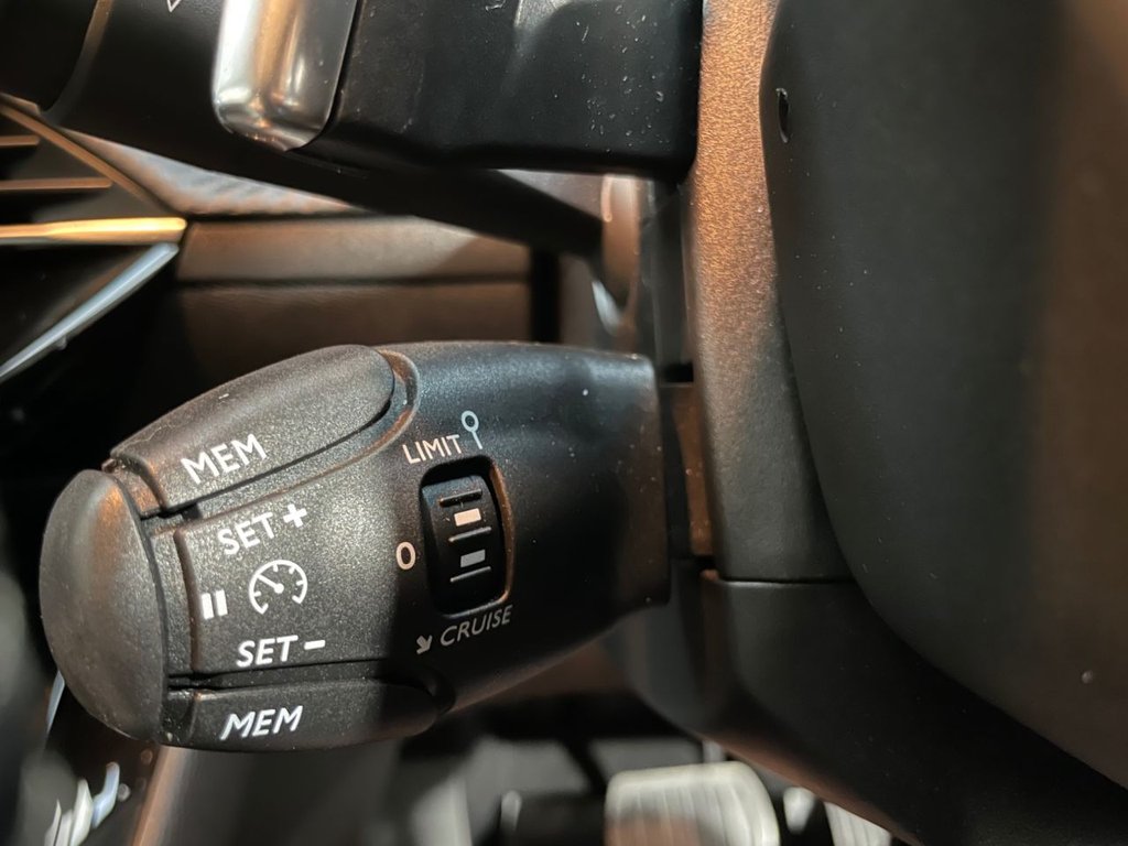 USED 2020 69 PEUGEOT 208 1.2 PureTech Allure Hatchback 5dr Petrol EAT Euro 6 (s/s) (100 ps) PAN ROOF+APPLE CARPLAY