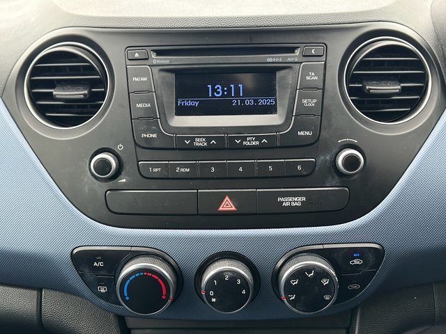 2016 HYUNDAI I10 1.2 Premium Hatchback 5dr Petrol Manual Euro 5 (87 ps) - Photo 9