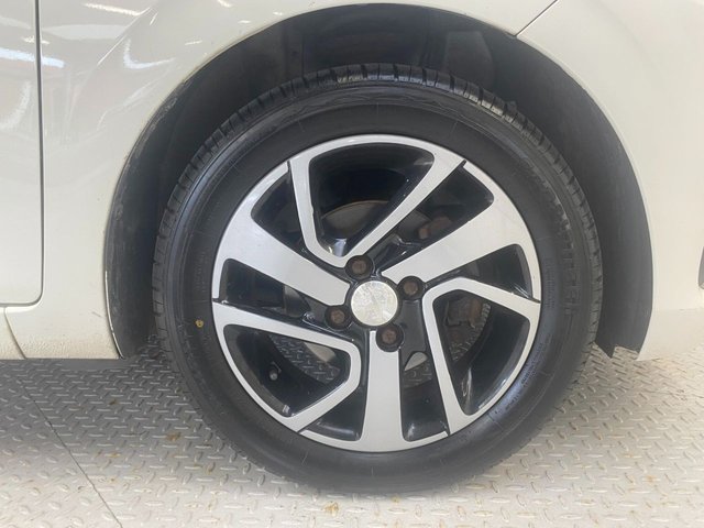 2014 Peugeot 108 1.2L Allure 5dr - Photo 11