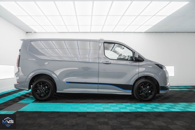 2024 Ford E-Transit Custom - Photo 6