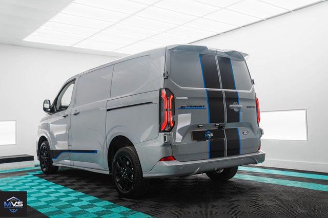 2024 Ford E-Transit Custom - Photo 11