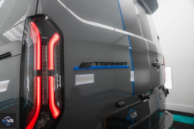 2024 Ford E-Transit Custom - Photo 10