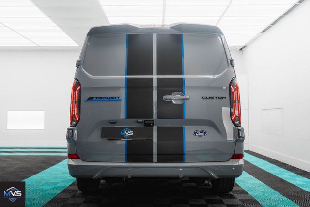 2024 Ford E-Transit Custom - Photo 9