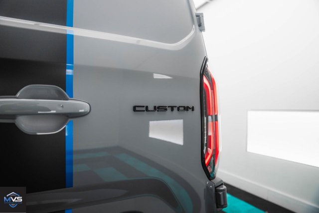 2024 Ford E-Transit Custom - Photo 8