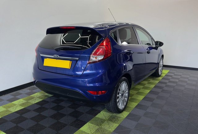 2015 FORD FIESTA - Photo 2