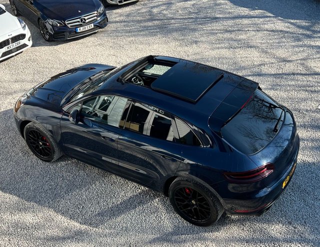 2017 PORSCHE MACAN - Photo 4