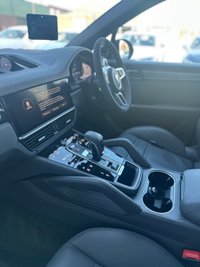USED 2023 23 PORSCHE CAYENNE 3.0 V6 E-Hybrid 17.9kWh Platinum Edition SUV 5dr Petrol Plug-in Hybrid TiptronicS 4WD Euro 6 (s/s) (3.6kW Charger) (462 ps) 