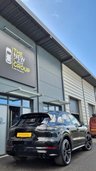 USED 2023 23 PORSCHE CAYENNE 3.0 V6 E-Hybrid 17.9kWh Platinum Edition SUV 5dr Petrol Plug-in Hybrid TiptronicS 4WD Euro 6 (s/s) (3.6kW Charger) (462 ps) 