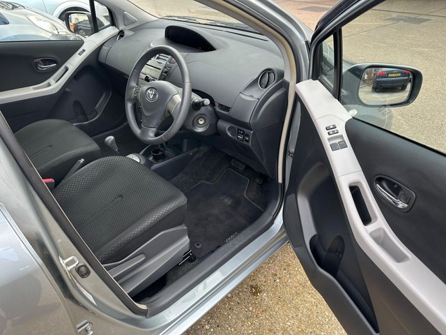 2010 TOYOTA YARIS - Photo 5