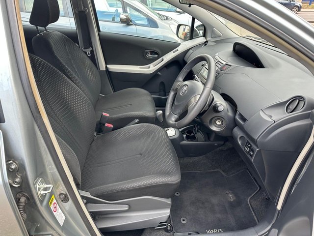 2010 TOYOTA YARIS - Photo 6