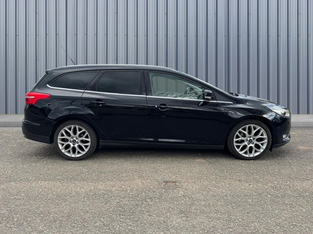 2015 Ford Focus - Photo 2