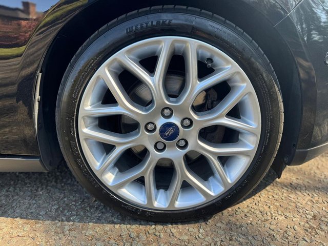 2015 Ford Focus - Photo 12