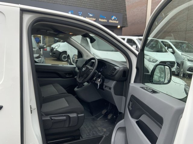 2022 Vauxhall Vivaro 1.5L Dynamic 6dr - Photo 9