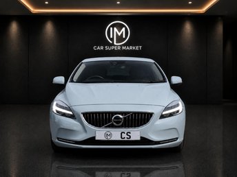 2017 VOLVO V40