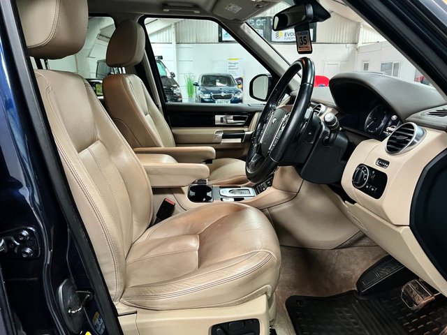 View our LAND ROVER DISCOVERY 4