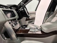 USED 2017 17 LAND ROVER RANGE ROVER 3.0 TD V6 Vogue SE SUV 5dr Diesel Auto 4WD Euro 6 (s/s) (258 ps) 58571 Miles, Hosting a generous specification, Gesture tailgate, Meridian surround sound system, front console cooler,
