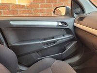 USED 2009 59 VAUXHALL ASTRA 1.4i 16v Club Hatchback 5dr Petrol Manual (151 g/km, 89 bhp) LOW MILES - LONG MOT