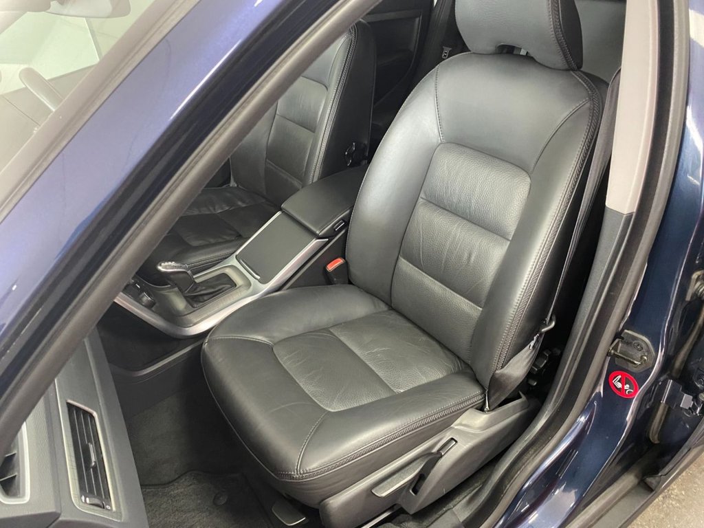 USED 2013 13 VOLVO XC70 2.4 D5 SE Lux Estate 5dr Diesel Geartronic AWD Euro 5 (215 ps) 2 OWNER CAR WINTER PK DAB REAR PARK
