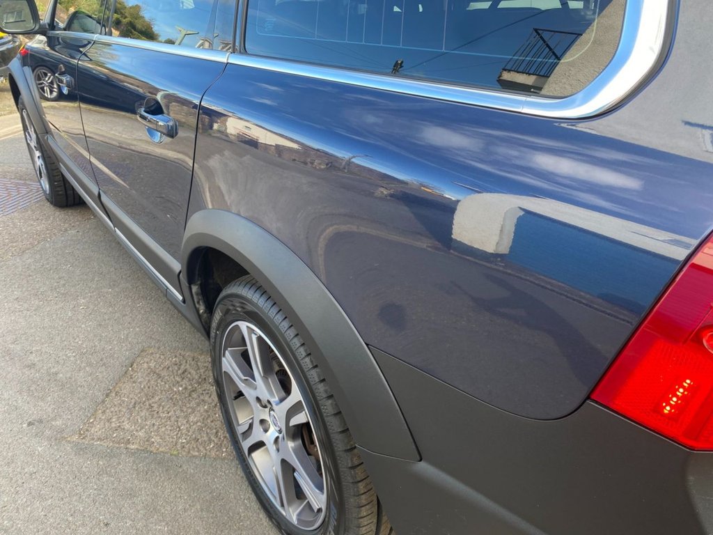 USED 2013 13 VOLVO XC70 2.4 D5 SE Lux Estate 5dr Diesel Geartronic AWD Euro 5 (215 ps) 2 OWNER CAR WINTER PK DAB REAR PARK
