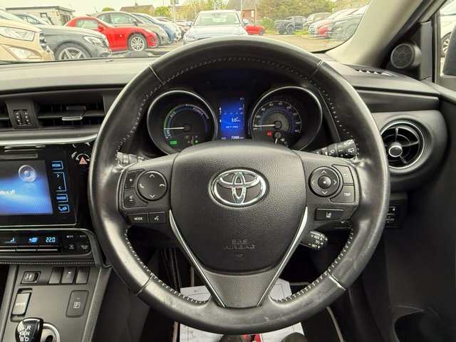 2018 TOYOTA AURIS 1.8 VVT-h Icon Tech Hatchback 5dr Petrol Hybrid CVT Euro 6 (s/s) (136 ps) - Photo 6