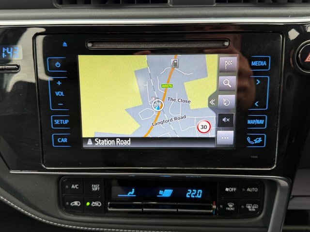 2018 TOYOTA AURIS 1.8 VVT-h Icon Tech Hatchback 5dr Petrol Hybrid CVT Euro 6 (s/s) (136 ps) - Photo 9