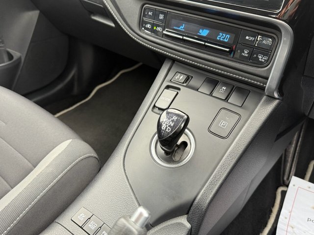 2018 TOYOTA AURIS 1.8 VVT-h Icon Tech Hatchback 5dr Petrol Hybrid CVT Euro 6 (s/s) (136 ps) - Photo 10