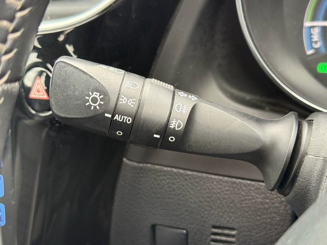 2018 TOYOTA AURIS 1.8 VVT-h Icon Tech Hatchback 5dr Petrol Hybrid CVT Euro 6 (s/s) (136 ps) - Photo 11