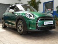 USED 2022 22 MINI Electric Hatch Cooper SE 32.6kWh Level 3 Hatchback 3dr Electric Auto (184 ps) MASSIVE SPEC SAT NAV PANORAMIC SUNROOF REAR VIEW CAMERA LEATHER HEATED SEATS HARMAN KARDON SOUND 1 OWNER SERVICE WARRANTY