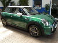 USED 2022 22 MINI Electric Hatch Cooper SE 32.6kWh Level 3 Hatchback 3dr Electric Auto (184 ps) MASSIVE SPEC SAT NAV PANORAMIC SUNROOF REAR VIEW CAMERA LEATHER HEATED SEATS HARMAN KARDON SOUND 1 OWNER SERVICE WARRANTY