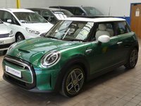 USED 2022 22 MINI Electric Hatch Cooper SE 32.6kWh Level 3 Hatchback 3dr Electric Auto (184 ps) MASSIVE SPEC SAT NAV PANORAMIC SUNROOF REAR VIEW CAMERA LEATHER HEATED SEATS HARMAN KARDON SOUND 1 OWNER SERVICE WARRANTY