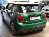 USED 2022 22 MINI Electric Hatch Cooper SE 32.6kWh Level 3 Hatchback 3dr Electric Auto (184 ps) MASSIVE SPEC SAT NAV PANORAMIC SUNROOF REAR VIEW CAMERA LEATHER HEATED SEATS HARMAN KARDON SOUND 1 OWNER SERVICE WARRANTY