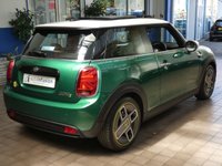 USED 2022 22 MINI Electric Hatch Cooper SE 32.6kWh Level 3 Hatchback 3dr Electric Auto (184 ps) MASSIVE SPEC SAT NAV PANORAMIC SUNROOF REAR VIEW CAMERA LEATHER HEATED SEATS HARMAN KARDON SOUND 1 OWNER SERVICE WARRANTY