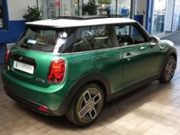 USED 2022 22 MINI Electric Hatch Cooper SE 32.6kWh Level 3 Hatchback 3dr Electric Auto (184 ps) MASSIVE SPEC SAT NAV PANORAMIC SUNROOF REAR VIEW CAMERA LEATHER HEATED SEATS HARMAN KARDON SOUND 1 OWNER SERVICE WARRANTY