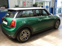 USED 2022 22 MINI Electric Hatch Cooper SE 32.6kWh Level 3 Hatchback 3dr Electric Auto (184 ps) MASSIVE SPEC SAT NAV PANORAMIC SUNROOF REAR VIEW CAMERA LEATHER HEATED SEATS HARMAN KARDON SOUND 1 OWNER SERVICE WARRANTY